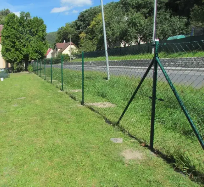 Pletivo PVC použité na stavbě oplocení